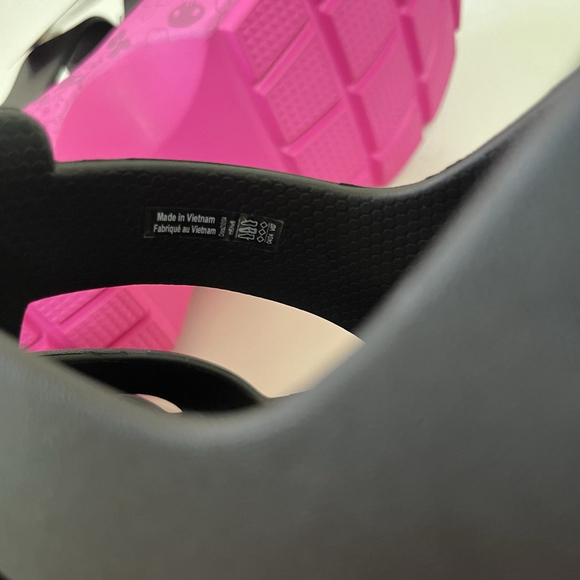 CROCS x HELLO KITTY AND FRIENDS MY MELODY AND KUROMI STOMP SANDAL size 8 NEW - Picture 7 of 7